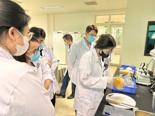 RETAQ: Nơi biến sinh viên Hóa thành “chiến binh phòng thí nghiệm”