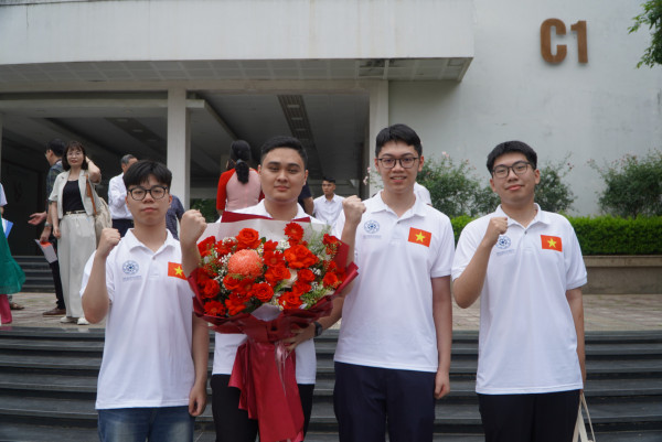 Lễ xuất quân đội tuyển tham dự kỳ thi Olympic Hóa học quốc tế Abu Rayhan-Biruni 2025: tự hào trí tuệ việt nam ra biển lớn