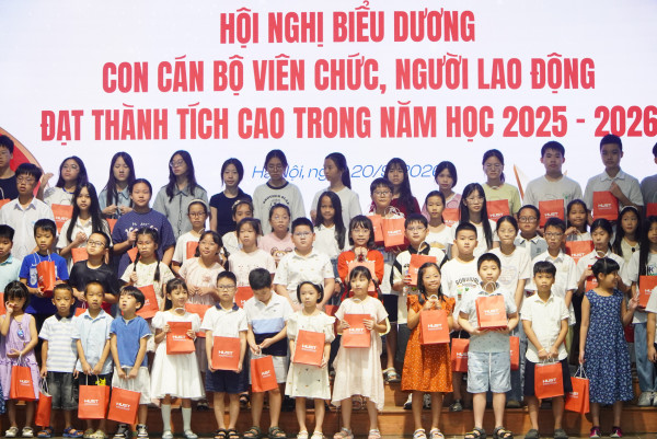 282 học sinh là con cán bộ Đại học Bách khoa Hà Nội được biểu dương