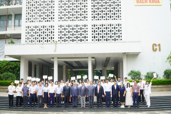 22 học viên sau đại học Bách khoa Hà Nội nhận học bổng từ Hội Khuyến học Thương gia Đài Loan
