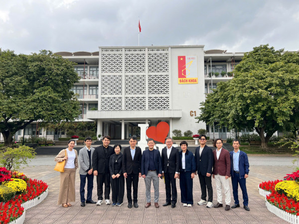 Đẩy mạnh hợp tác nghiên cứu và đào tạo với Đại học Công nghệ Suranaree