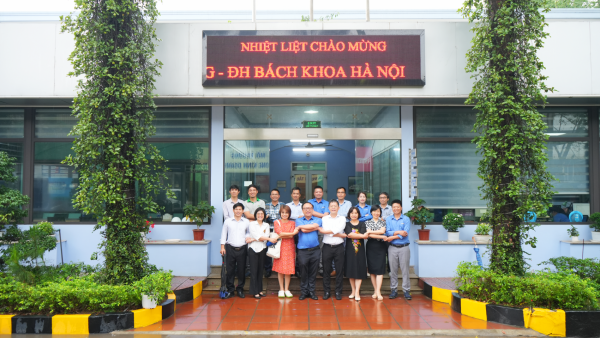 Thúc đẩy hợp tác chiến lược giữa Vietchem và Trường Hóa và Khoa học Sự sống