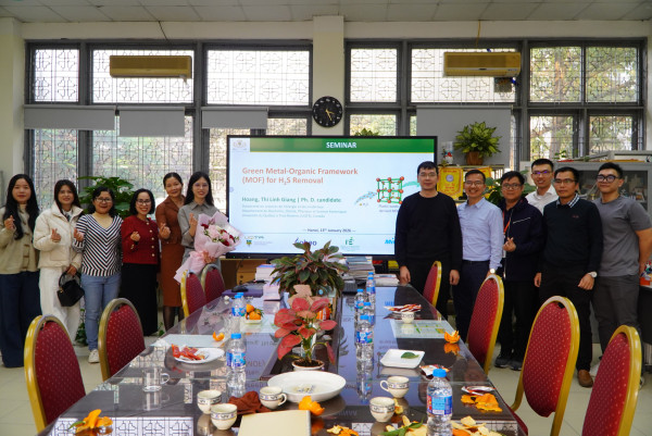 Seminar do cựu sinh viên K62 trình bày, thu hút sự quan tâm của thầy cô và các bạn sinh viên