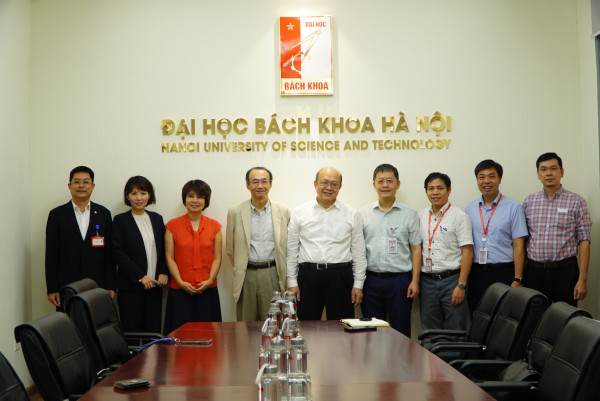 Thành viên hai đoàn cùng chụp ảnh lưu niệm