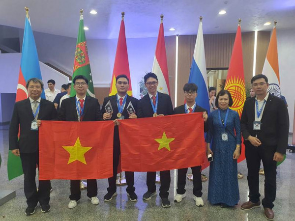 Đoàn học sinh Việt Nam đạt thành tích cao trong Kỳ thi Olympic Hóa học Quốc tế 2025