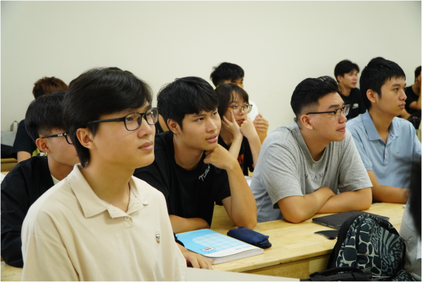 Sinh viên Khoa Kỹ thuật Hóa học định hướng phân ngành qua tọa đàm với các cựu sinh viên thành đạt