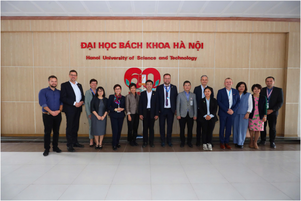 Đoàn công tác Bang Thuringia (CHLB Đức) làm việc với Trường Hóa và Khoa học Sự sống – Đại học Bách khoa Hà Nội, ngày 5/11/2025.