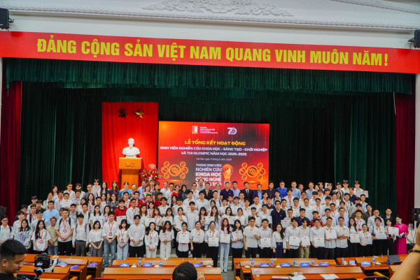 Sinh viên Trường Hóa và Khoa học Sự sống ghi dấu ấn tại Hội nghị tổng kết hoạt động Sinh viên nghiên cứu khoa học, Sáng tạo - Khởi nghiệp và Olympic năm học 2025–2026