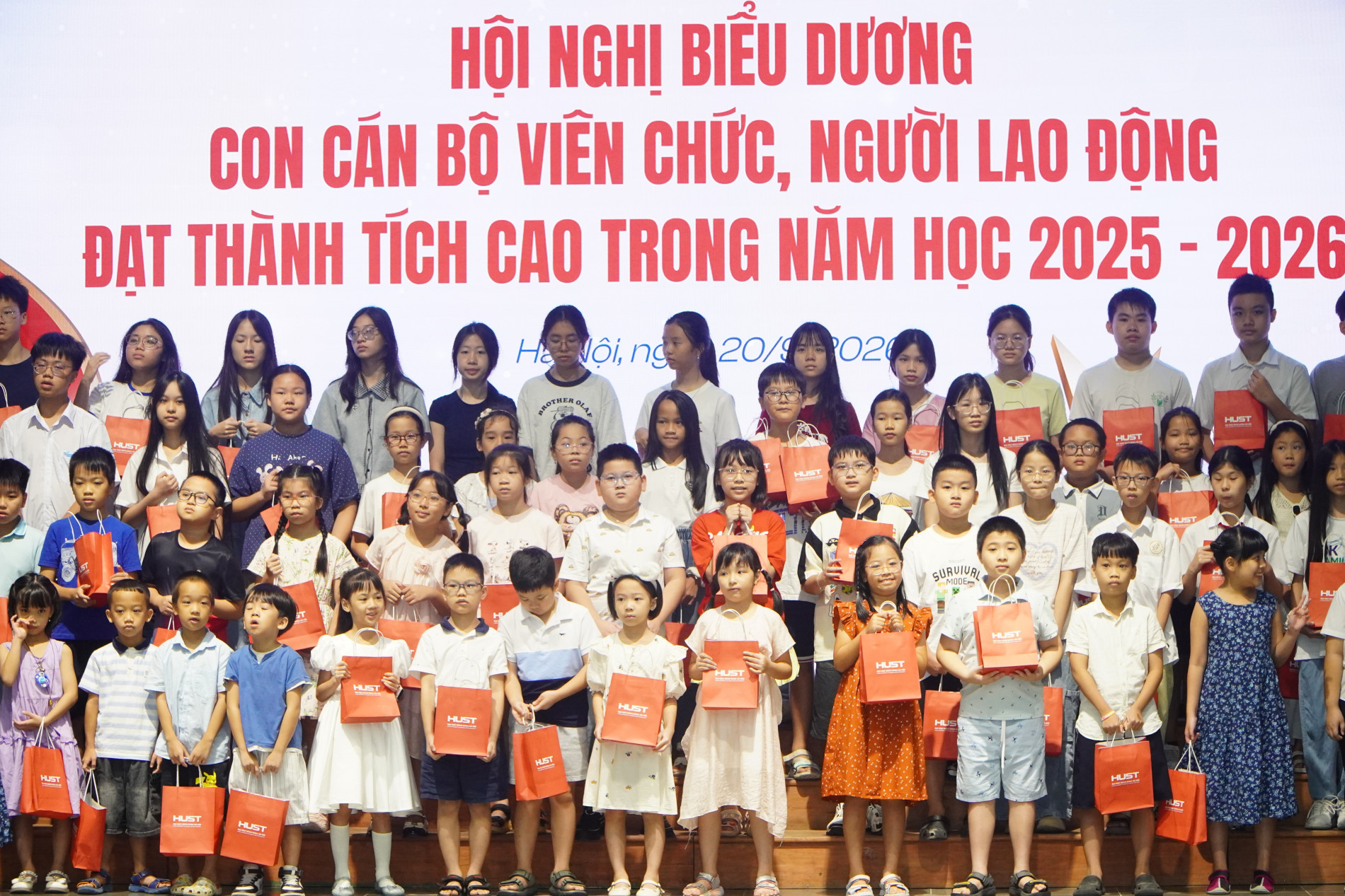 282 học sinh là con cán bộ Đại học Bách khoa Hà Nội được biểu dương
