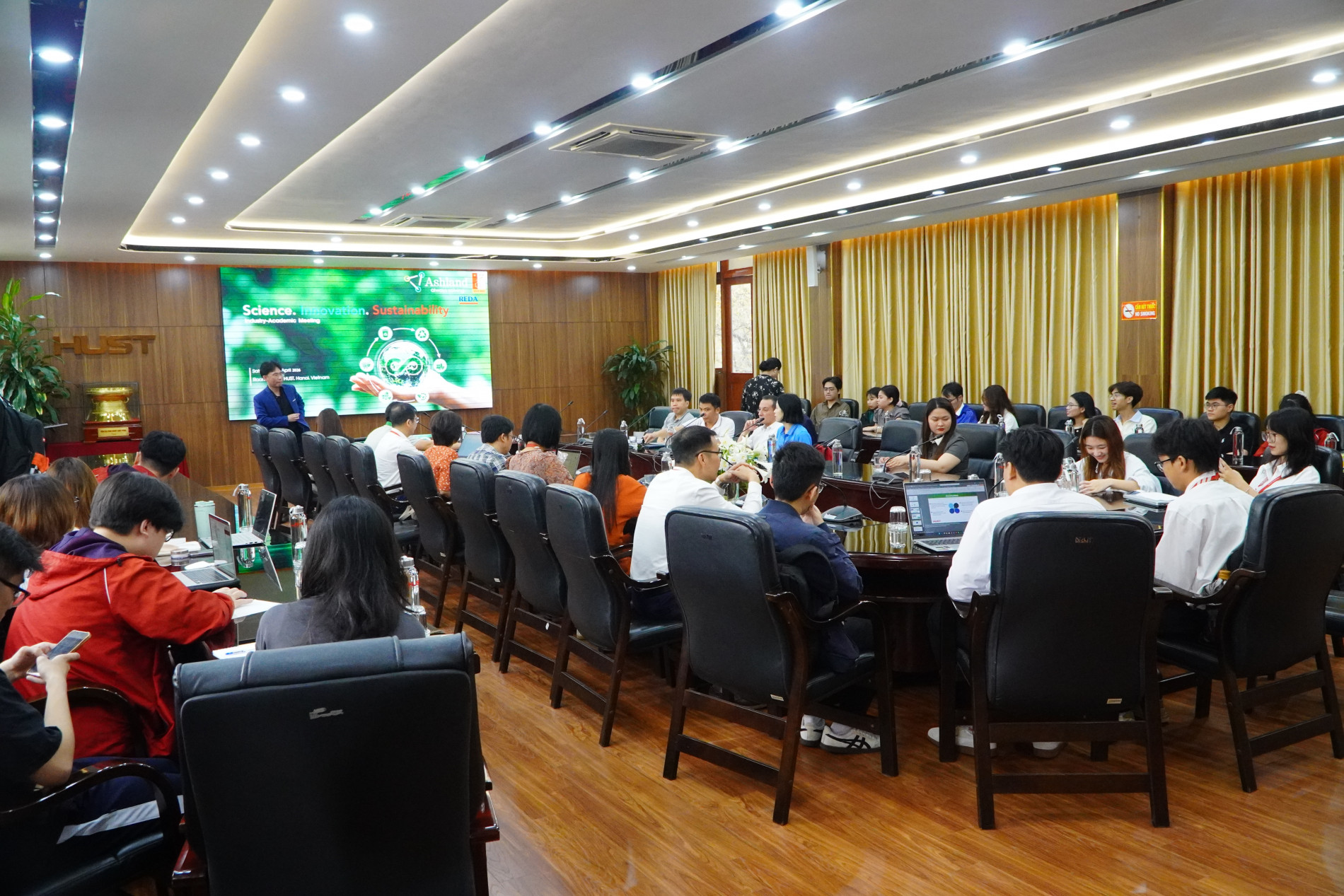 Toàn cảnh buổi làm việc