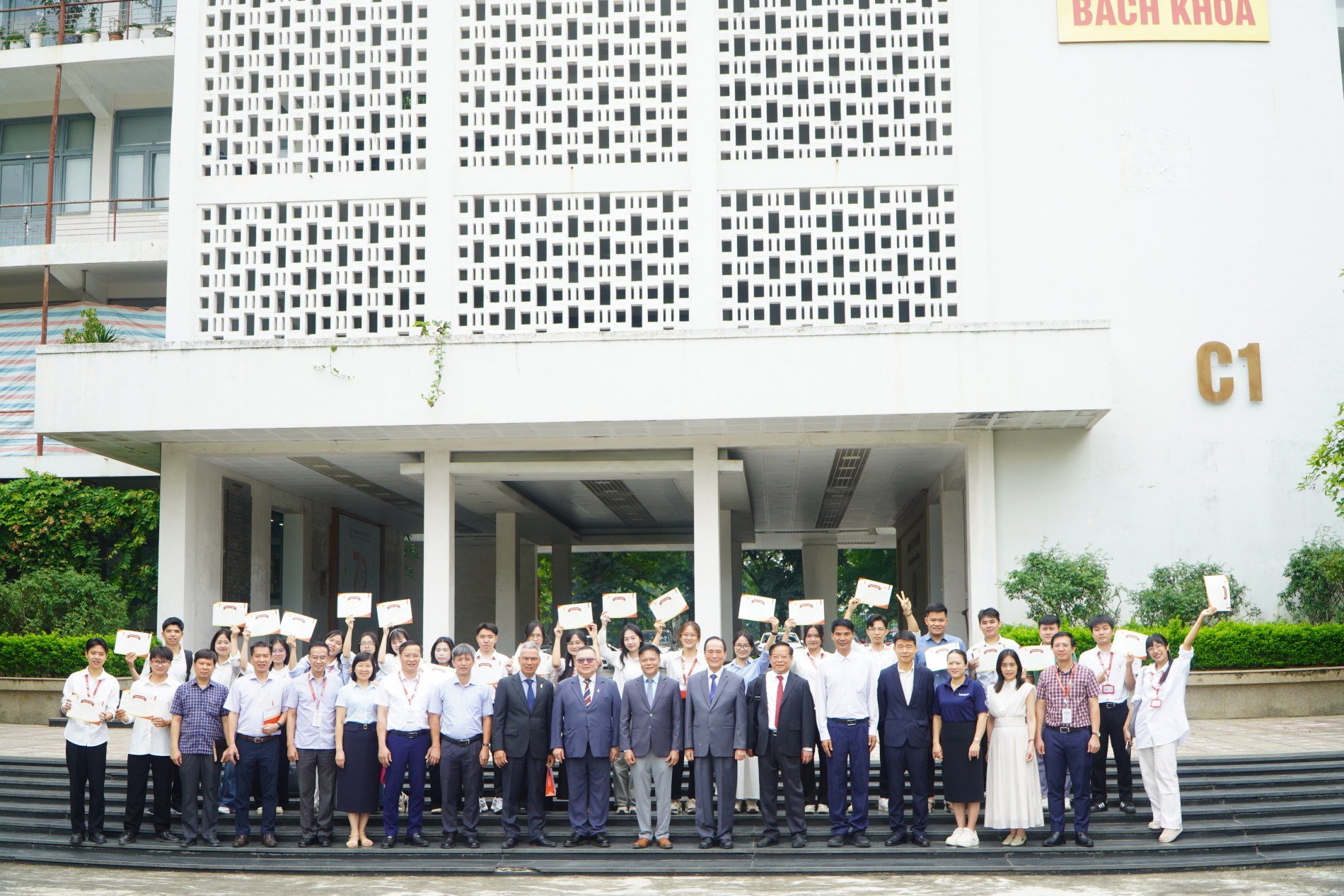 22 học viên sau đại học Bách khoa Hà Nội nhận học bổng từ Hội Khuyến học Thương gia Đài Loan