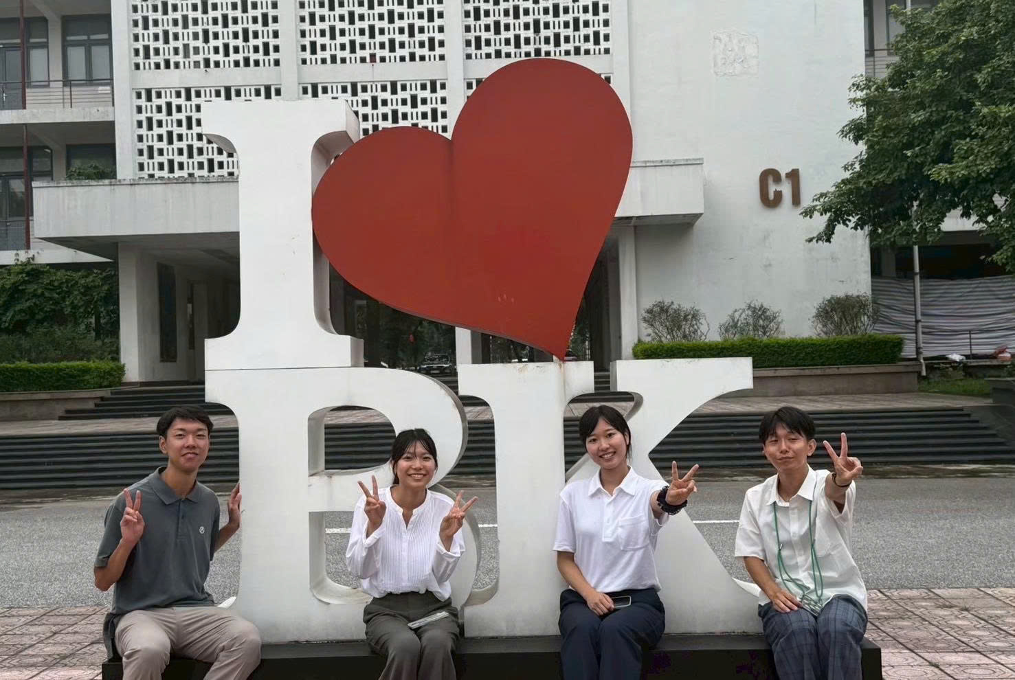Gặp gỡ "team Nhật Bản" siêu đáng yêu tại Khoa Kỹ thuật thực phẩm