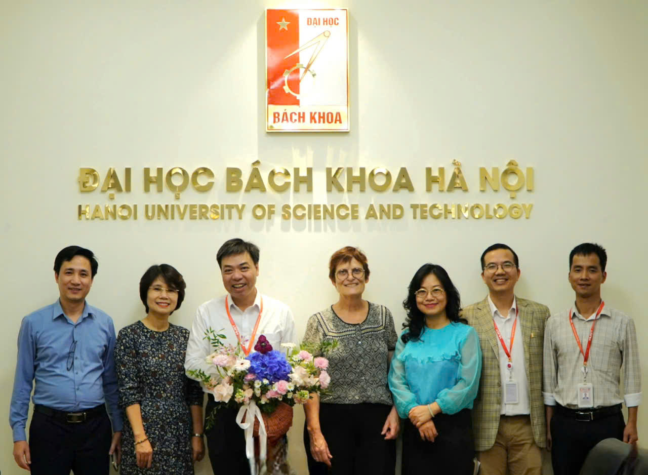 GS. Véronique Blanquet, Phó Hiệu trưởng phụ trách Chiến lược quốc tế, trao đổi hợp tác cùng đại diện ĐHBKHN