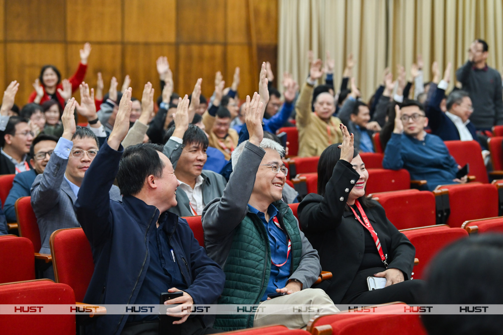 100% cử tri có mặt tại Hội nghị đồng ý với việc giới thiệu 3 nhân sự ứng cử đại biểu Quốc hội khóa XVI, nhiệm kỳ 2026 - 2031