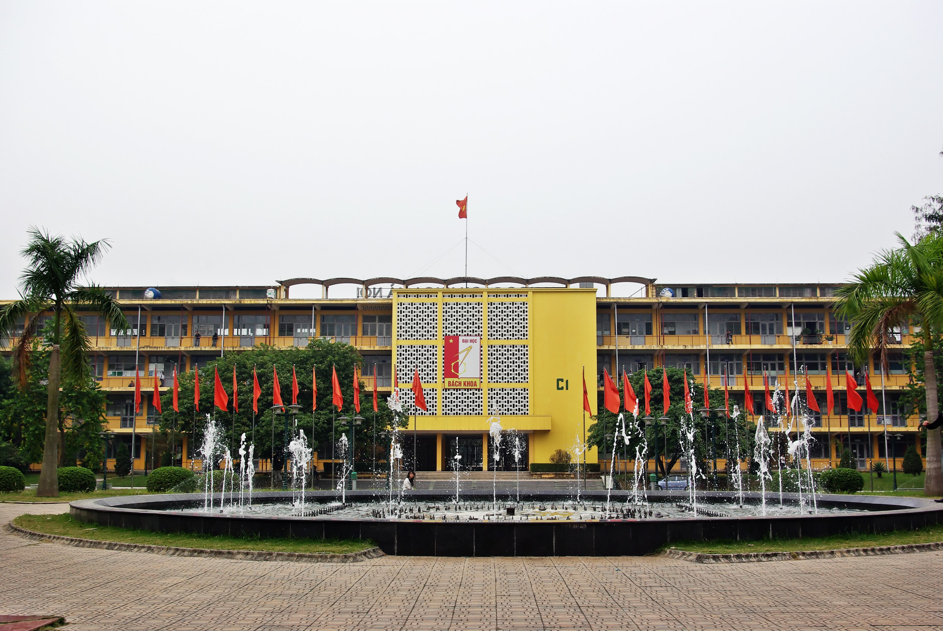 Tòa nhà C1, Đại học Bách Khoa Hà Nội năm 2010